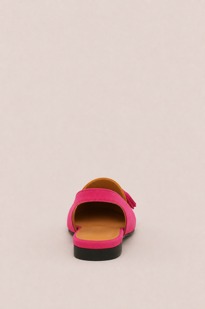 Zapatos slingback Aurora de Vera Serrat con borlas en color neutro, detalle elegante y cómodo para ocasiones especiales.