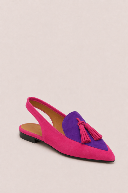 Zapatos slingback Aurora de Vera Serrat con borlas y diseño elegante en color neutro sobre fondo blanco.
