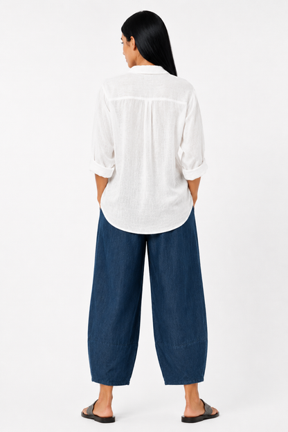 Pantalón amplio de corte relajado de la marca Vera Serrat, en color neutro, con cintura elástica y bolsillos laterales.