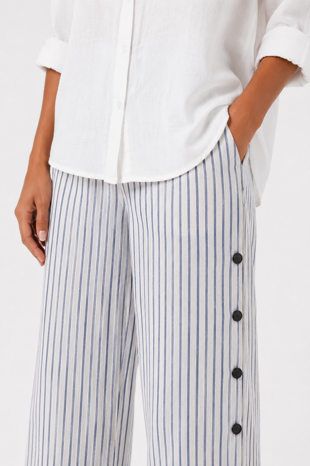 Pantalón confort Talia de Vera Serrat, en color gris, con diseño relajado y tela suave para comodidad diaria.