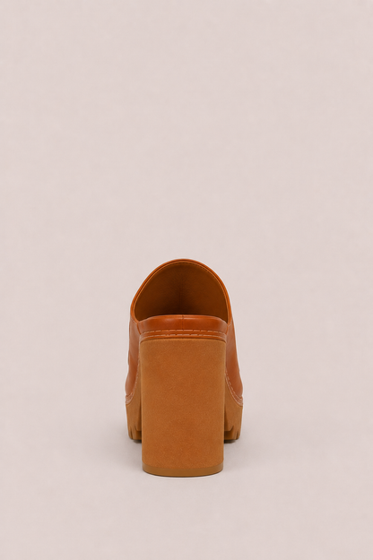 Sandalias de plataforma Vera Serrat Mireya con tacón ancho y diseño elegante, mostradas en la imagen.