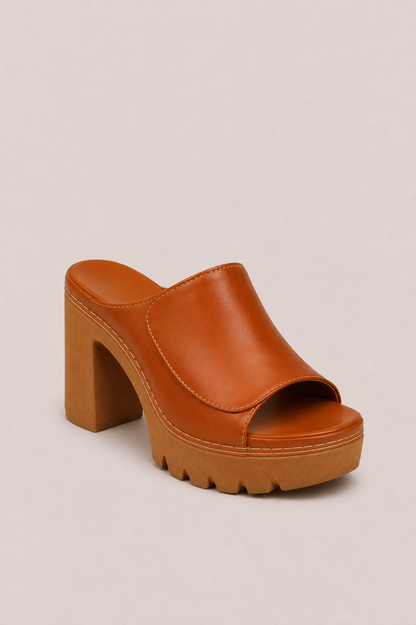 Sandalias de plataforma Vera Serrat Mireya con tacón ancho y diseño cómodo, ideales para verano y ocasiones casuales.
