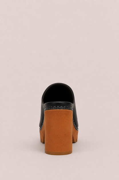Sandalias de plataforma con tacón ancho Mireya de Vera Serrat, en color negro, con suela gruesa y tiras de material sintético.