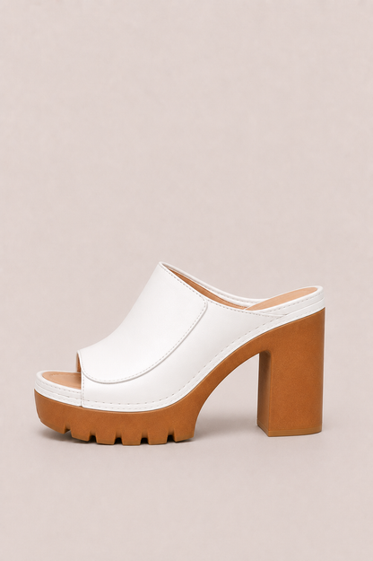 Sandalias de plataforma Mireya de Vera Serrat con tacón ancho y diseño moderno, en color beige con detalles elegantes.