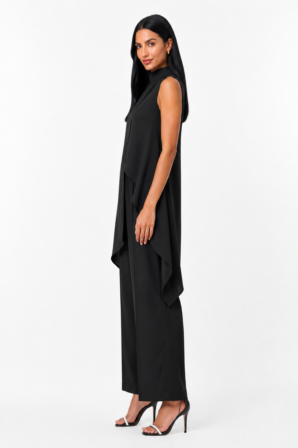 Vestido de dos piezas asimétrico y elegante de la marca Vera Serrat, con detalles modernos y estilo sofisticado.