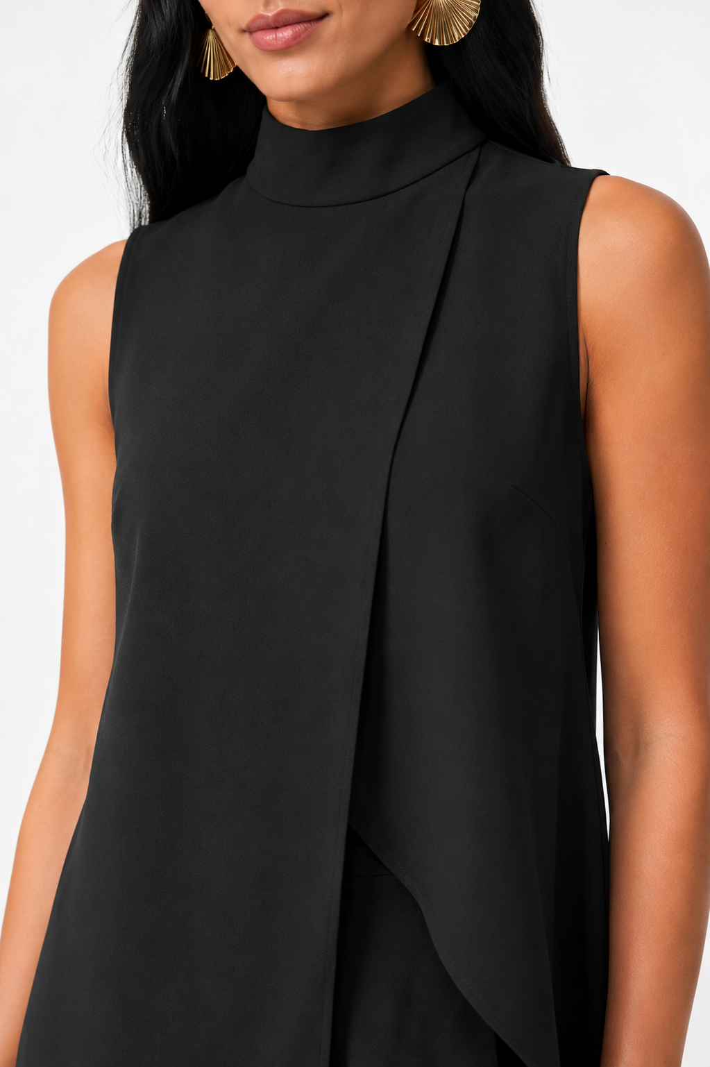 Vestido de dos piezas asimétrico y elegante de Vera Serrat, con diseño moderno y detalles sofisticados para ocasiones especiales.