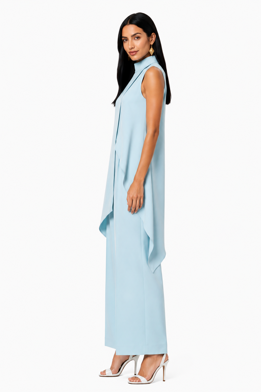 Vestido de dos piezas elegante y asimétrico de la marca Vera Serrat, con diseño moderno y detalles sofisticados.