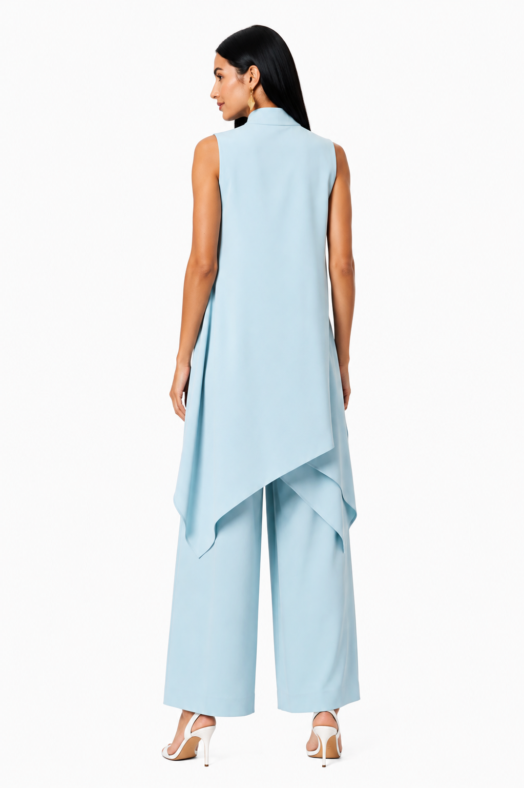 Vestido de dos piezas asimétrico y elegante de la marca Vera Serrat, mostrando el diseño y detalles del conjunto.