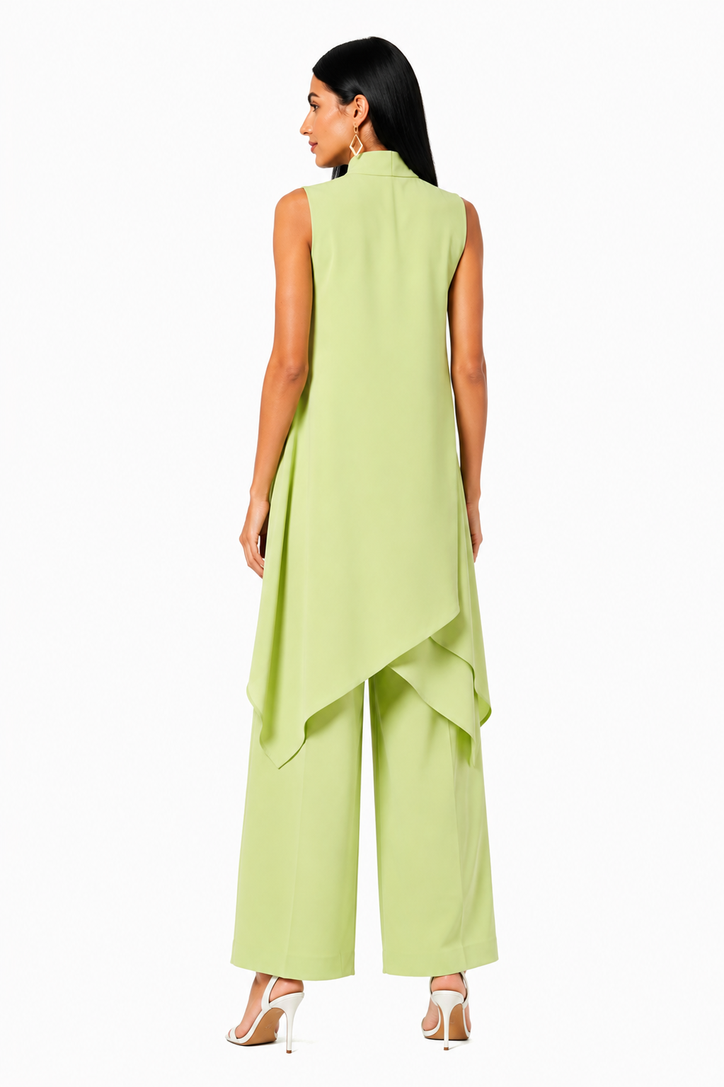 Vestido de dos piezas asimétrico de Vera Serrat, conjunto elegante con diseño moderno y detalles únicos en la parte superior.