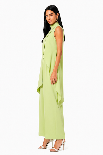 Vestido de dos piezas elegante asimétrico de Vera Serrat, diseño moderno y sofisticado en color negro con detalles únicos.