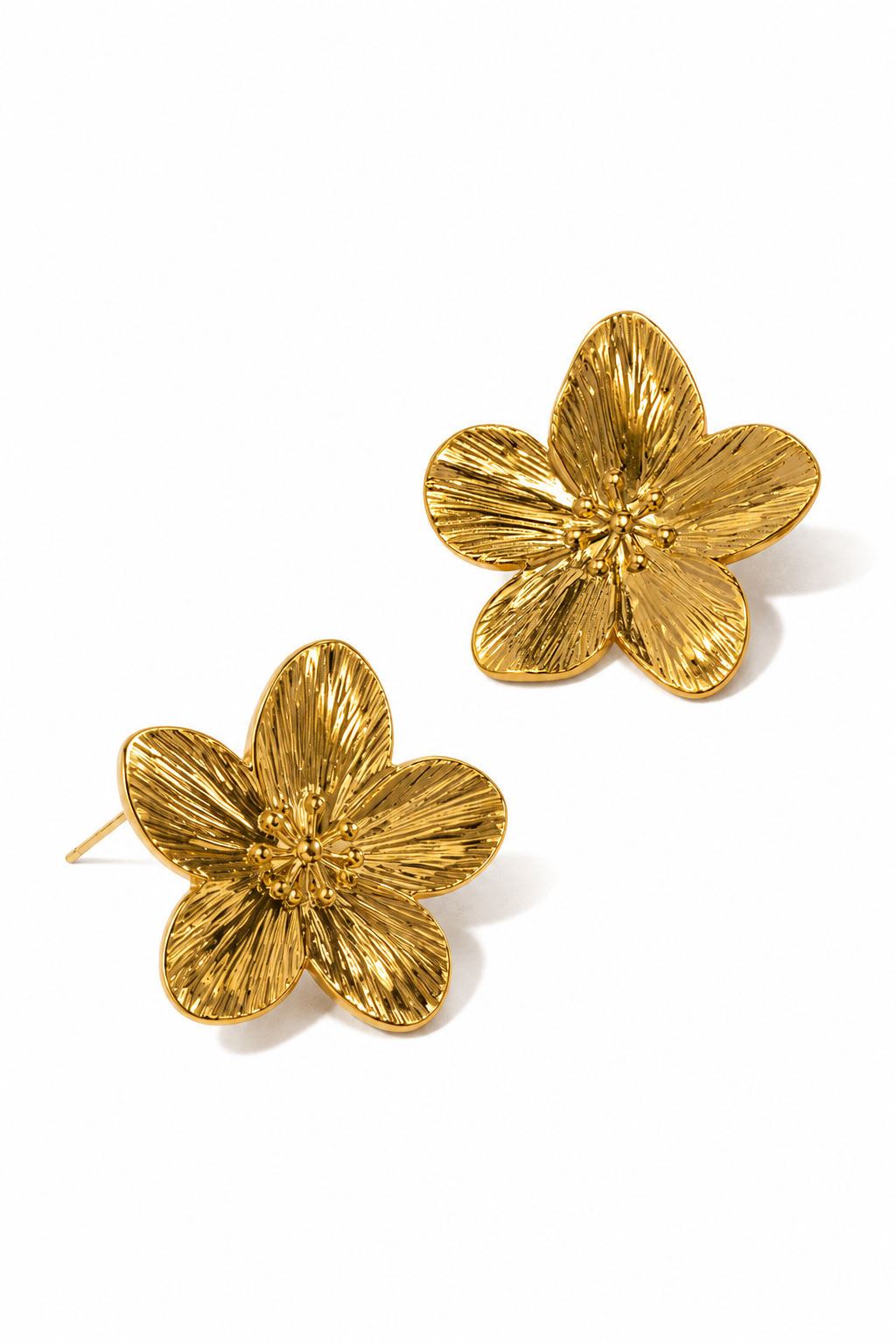 Pendientes flor brillantes de Vera Serrat con diseño elegante y detalles resplandecientes para lucir en ocasiones especiales.