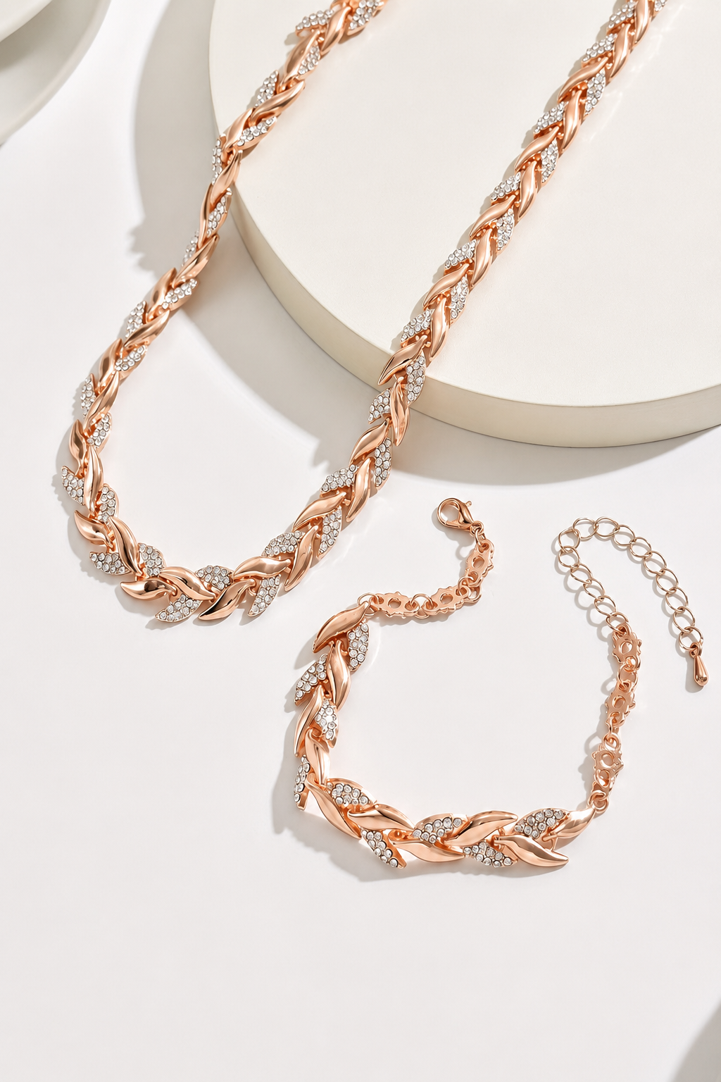 Conjunto de collar y pulsera de espiga de Vera Serrat, en diseño elegante y moderno para accesorios de moda.
