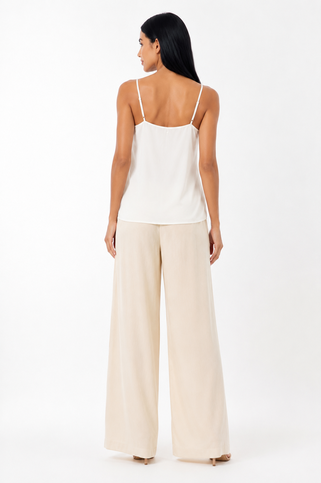 Pantalón Alba de Vera Serrat, estilo ligero y elegante, ideal para uso diario, en color neutro y con diseño moderno.