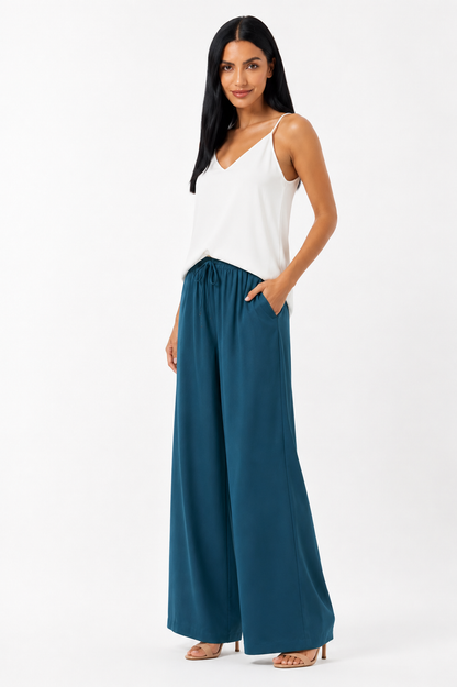Pantalón Vera Serrat Alba, de ligereza y elegancia, para uso diario, en color neutro y estilo cómodo.