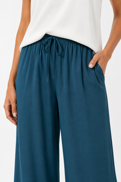 Pantalón Alba de Vera Serrat, ligero y elegante, diseñado para uso diario, en color neutro y con corte moderno.