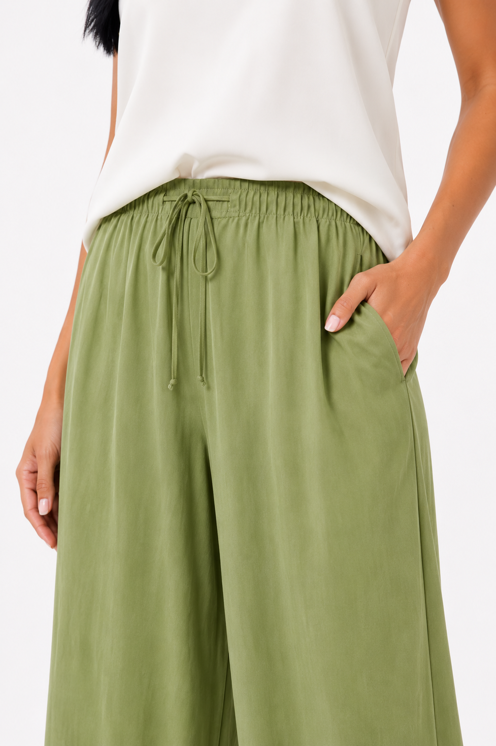 Pantalón Alba de Vera Serrat, diseño elegante y cómodo para uso diario, en color neutro con detalles sutiles.