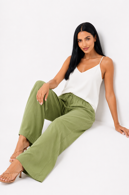 Pantalón de ligereza y elegancia de Vera Serrat, diseñado para comodidad y estilo diario, en color neutro, vista frontal.