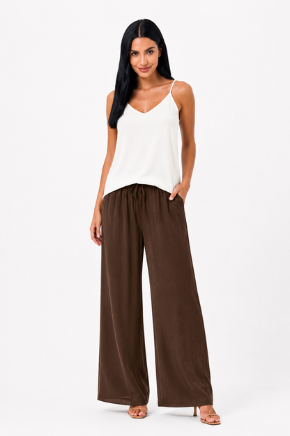 Pantalón Vera Serrat Alba de ligereza y elegancia, estilo casual y cómodo para usar todos los días, en color neutro.