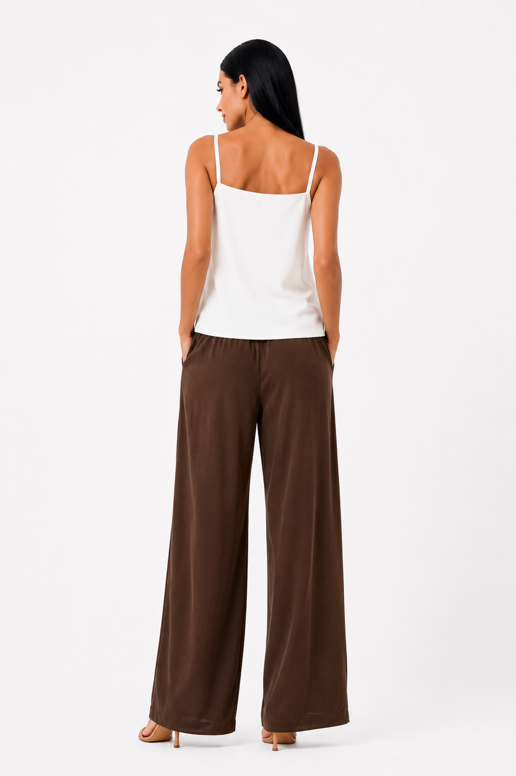 Pantalón elegante y cómodo de Vera Serrat, estilo Alba, diseñado para el uso diario, en color neutro y corte moderno.