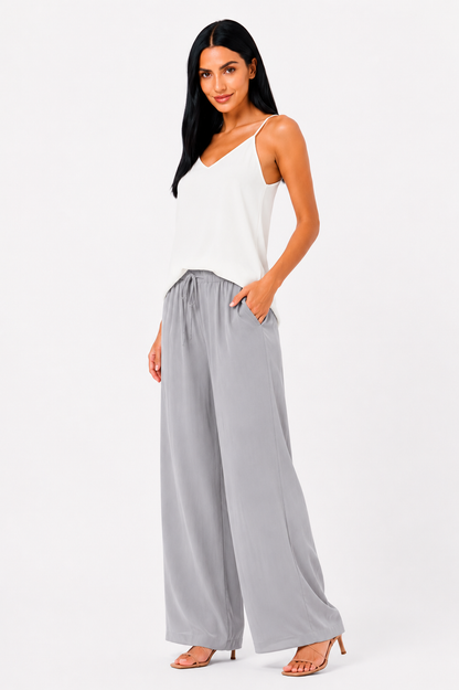 Pantalón Vera Serrat Alba de ligereza y elegancia, ideal para uso diario, con diseño moderno y cómodo en color neutro.