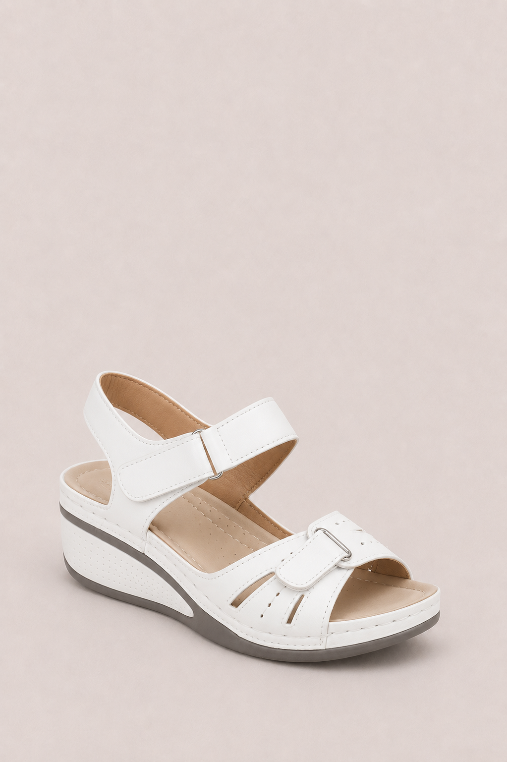 Sandalias ergonómicas de confort Vera Serrat, con plantilla acolchada y suela antideslizante, visibles en la imagen.