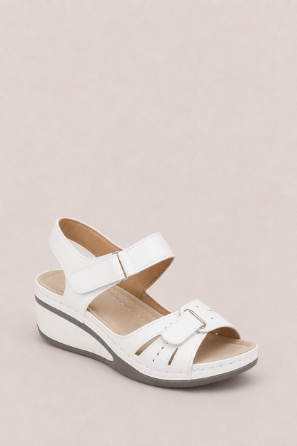 Sandalias ergonómicas de confort Vera Serrat, con plantilla acolchada y suela antideslizante, visibles en la imagen.