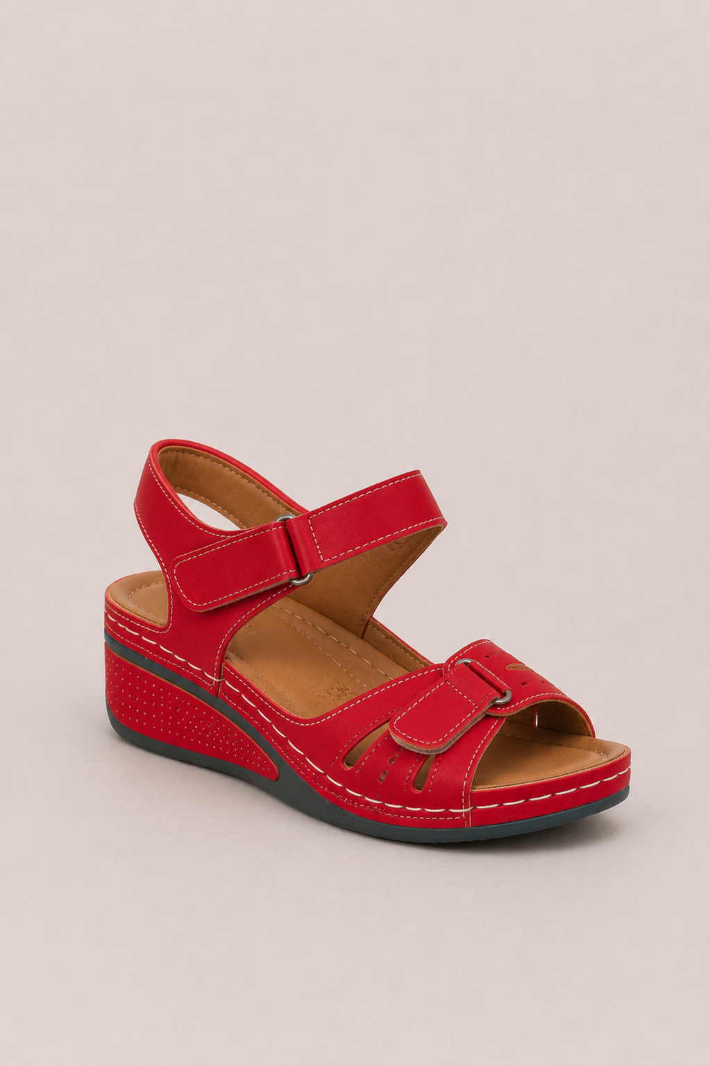 Sandalias ergonómicas de confort Vera Serrat con suela acolchada y diseño ergonómico para mayor comodidad y soporte en los pies.
