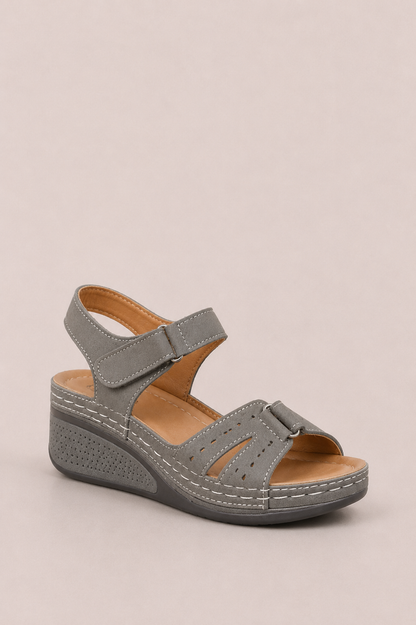 Sandalias ergonómicas de confort Vera Serrat, con plantilla acolchada y diseño abierto, ideal para uso diario y comodidad.