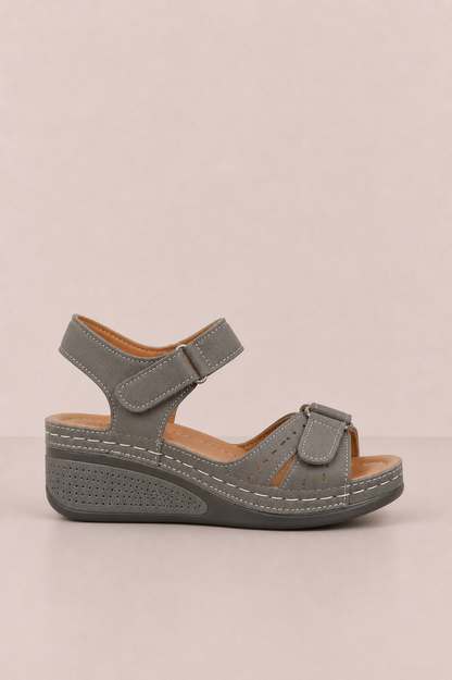 Sandalias ergonómicas de confort Vera Serrat, con plantilla acolchada y suela antideslizante, ideales para uso diario.
