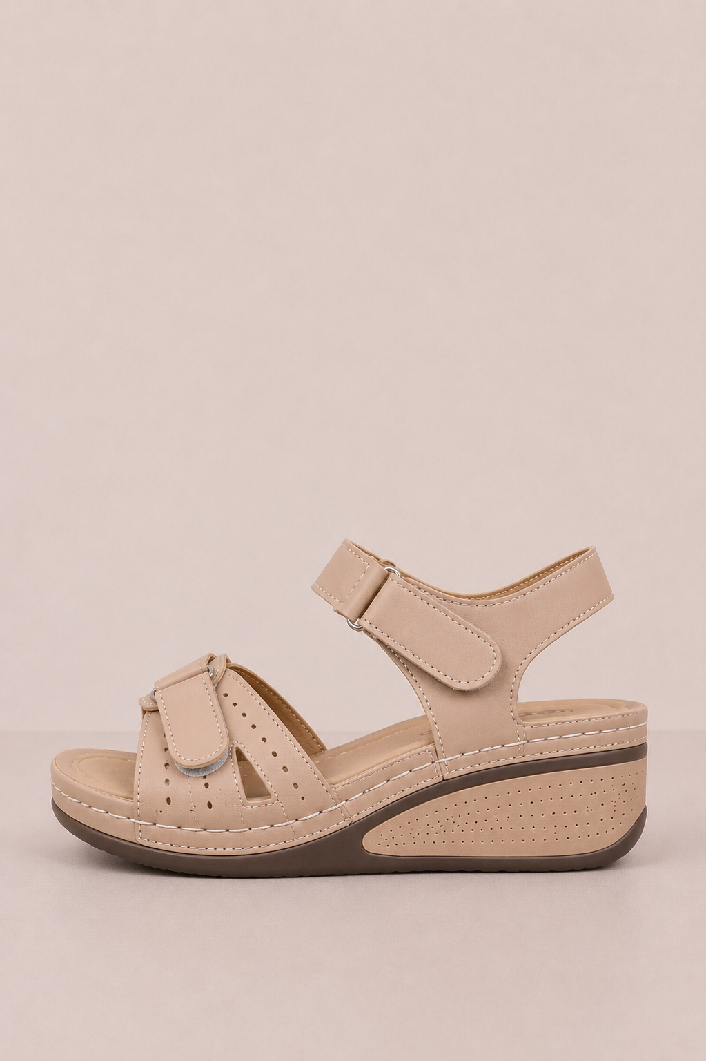 Sandalias ergonómicas de confort Vera Serrat, con suela acolchada y diseño anatómico visible en la imagen.