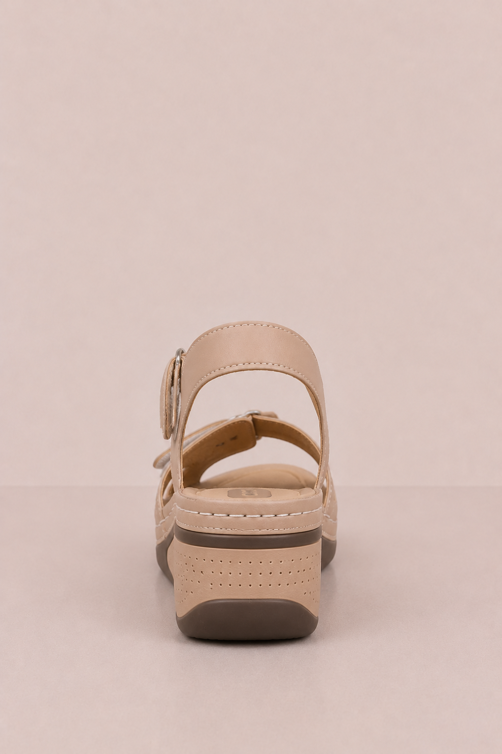 Sandalias ergonómicas de confort Vera Serrat, con suela acolchada y diseño ergonómico, ideales para uso diario y comodidad.
