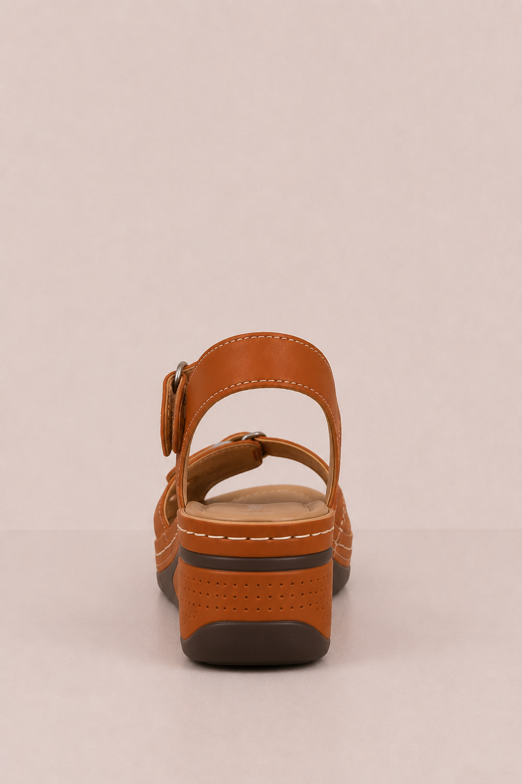 Sandalias ergonómicas de confort Vera Serrat, con plantilla acolchada y diseño ergonómico para mayor comodidad en el calzado.
