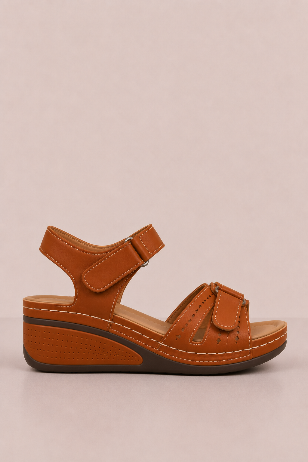 Sandalias ergonómicas de confort de Vera Serrat, con suela acolchada y diseño que proporciona soporte para los pies.