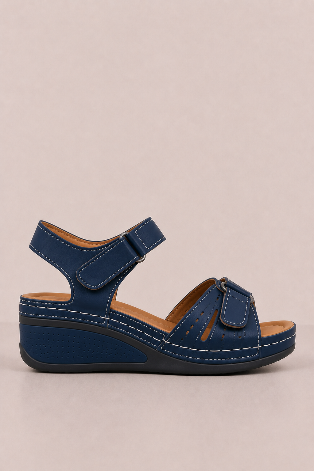 Sandalias ergonómicas de confort Vera Serrat con suela antideslizante y diseño ajustado para mayor comodidad y soporte en los pies.