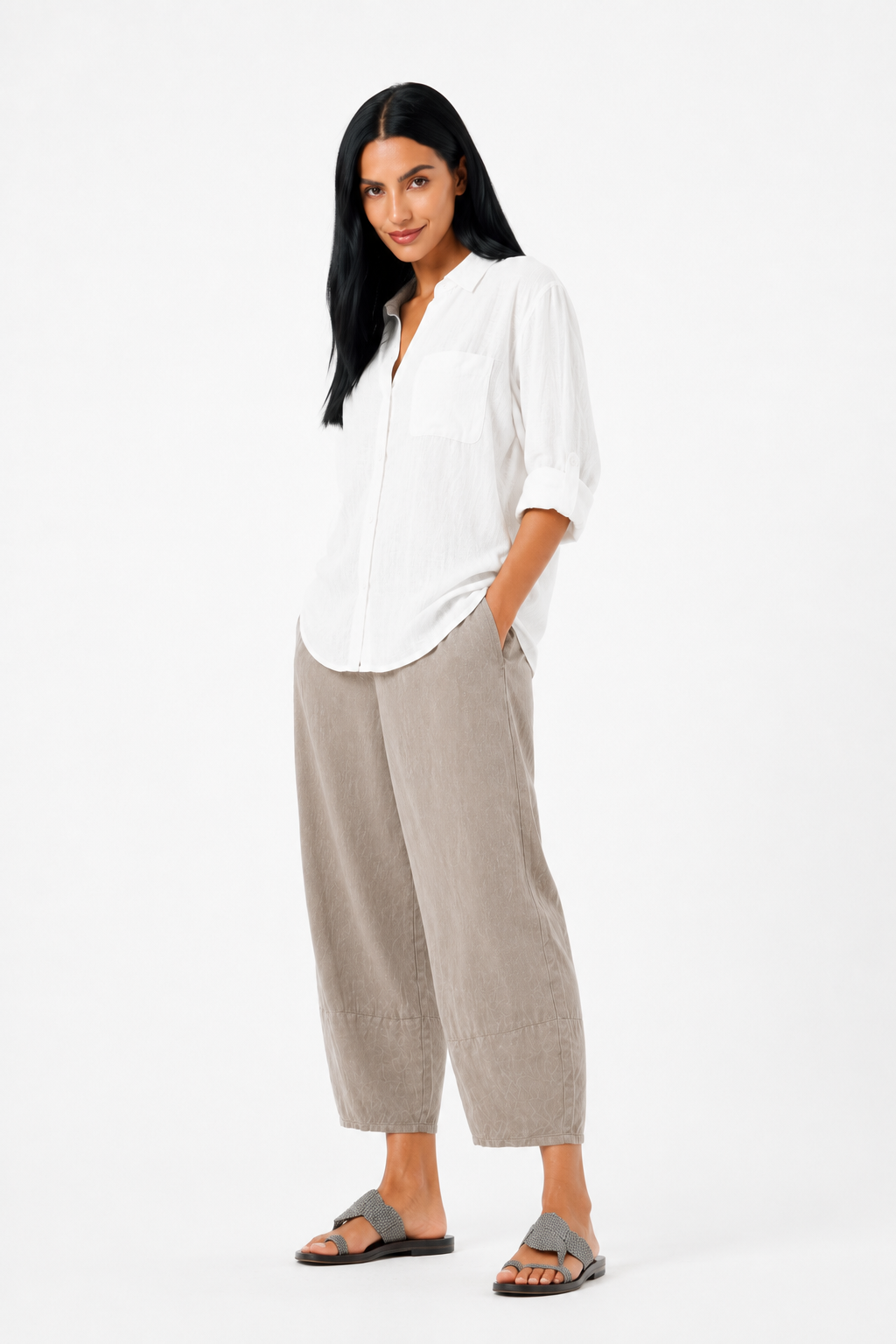 Pantalón amplio de corte relajado de la marca Vera Serrat, mostrando su diseño cómodo y estilo casual.