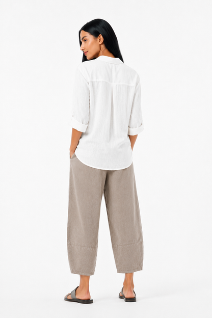 Pantalón amplio de corte relajado de la marca Vera Serrat, con tela suave y diseño cómodo para uso diario.