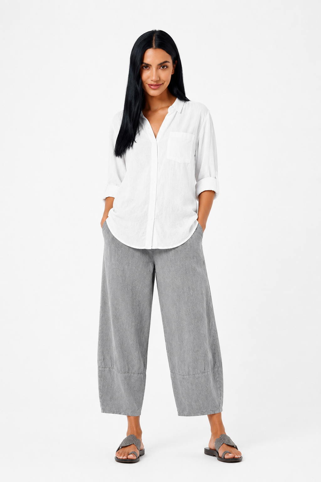 Pantalón amplio de corte relajado de la marca Vera Serrat, con tela suave y diseño cómodo, en color neutro.