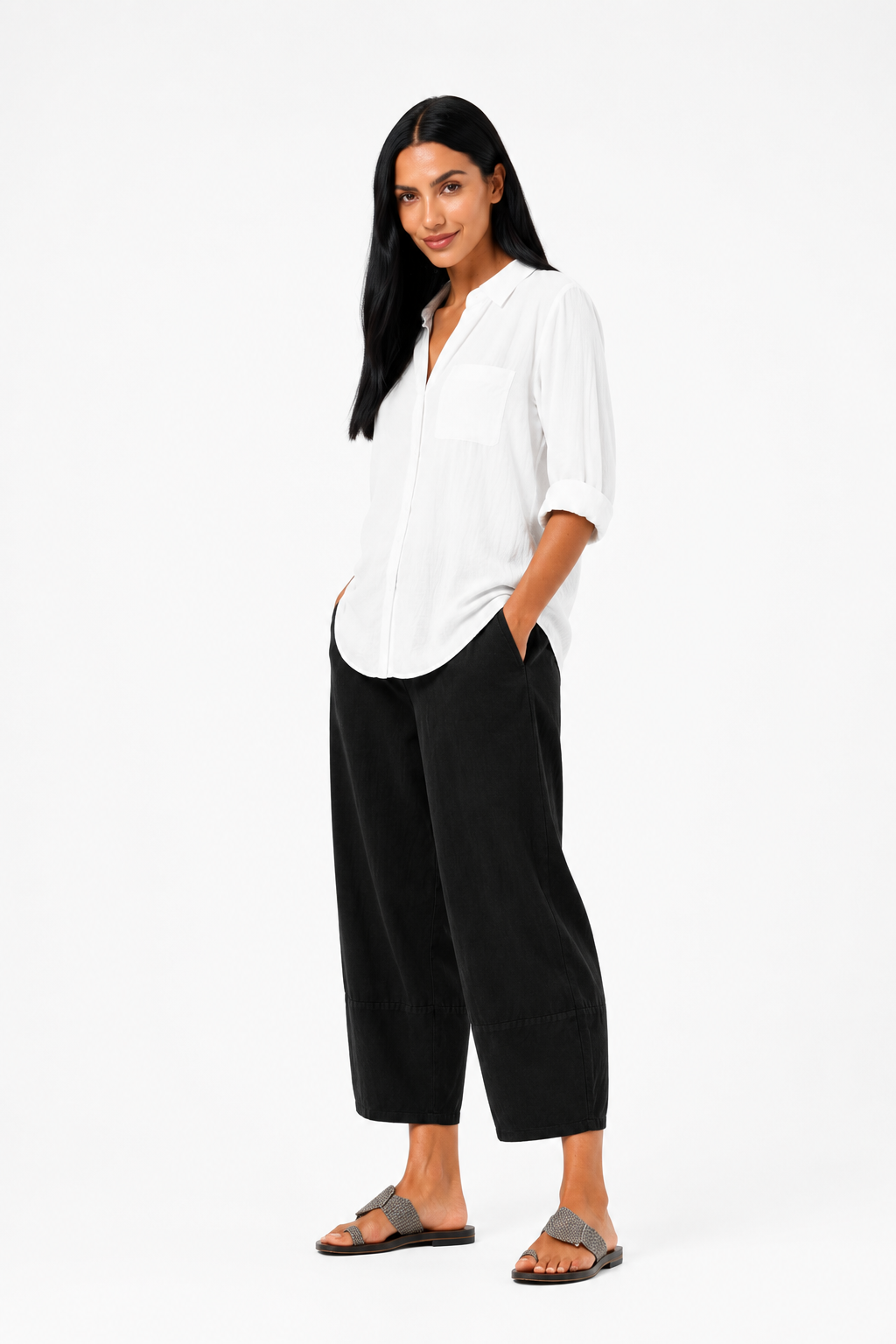 Pantalón amplio de corte relajado de la marca Vera Serrat, en color neutro, mostrando su estilo cómodo y moderno.