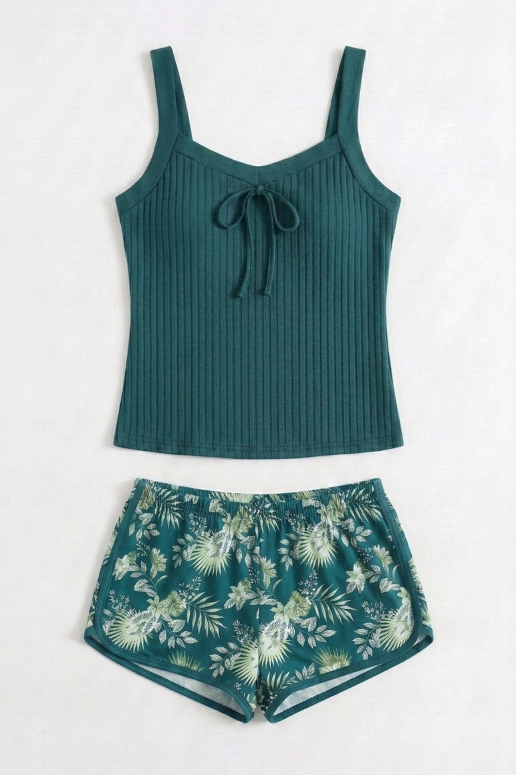 Tankini elegante de corte fluido de Vera Serrat con diseño colorido y estilo sofisticado para bañarse con comodidad.