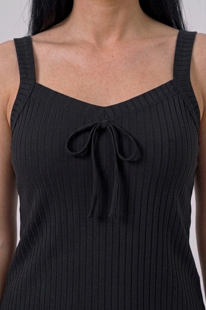 Tankini elegante de corte fluido de Vera Serrat, en tejido suave y diseño moderno, ideal para verano y playa.
