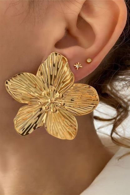 Pendientes flor brillantes de Vera Serrat con diseño elegante y detalles luminosos, ideales para lucir con estilo.