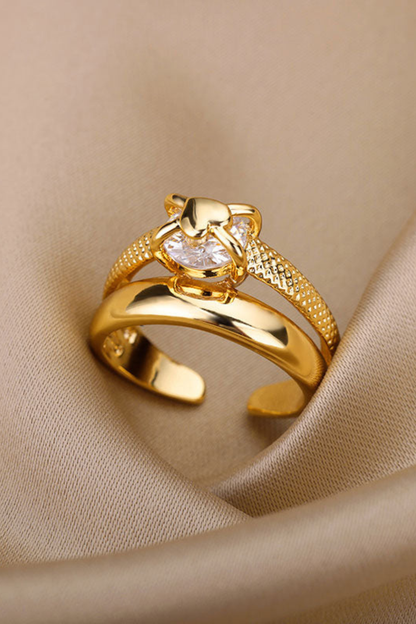 Mercedes | Anillo Elegante de Diseño Atemporal