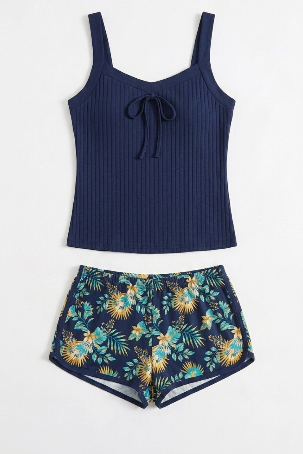 Tankini elegante de corte fluido de Vera Serrat, con diseño sin título, en colores vivos y ajuste cómodo para verano.