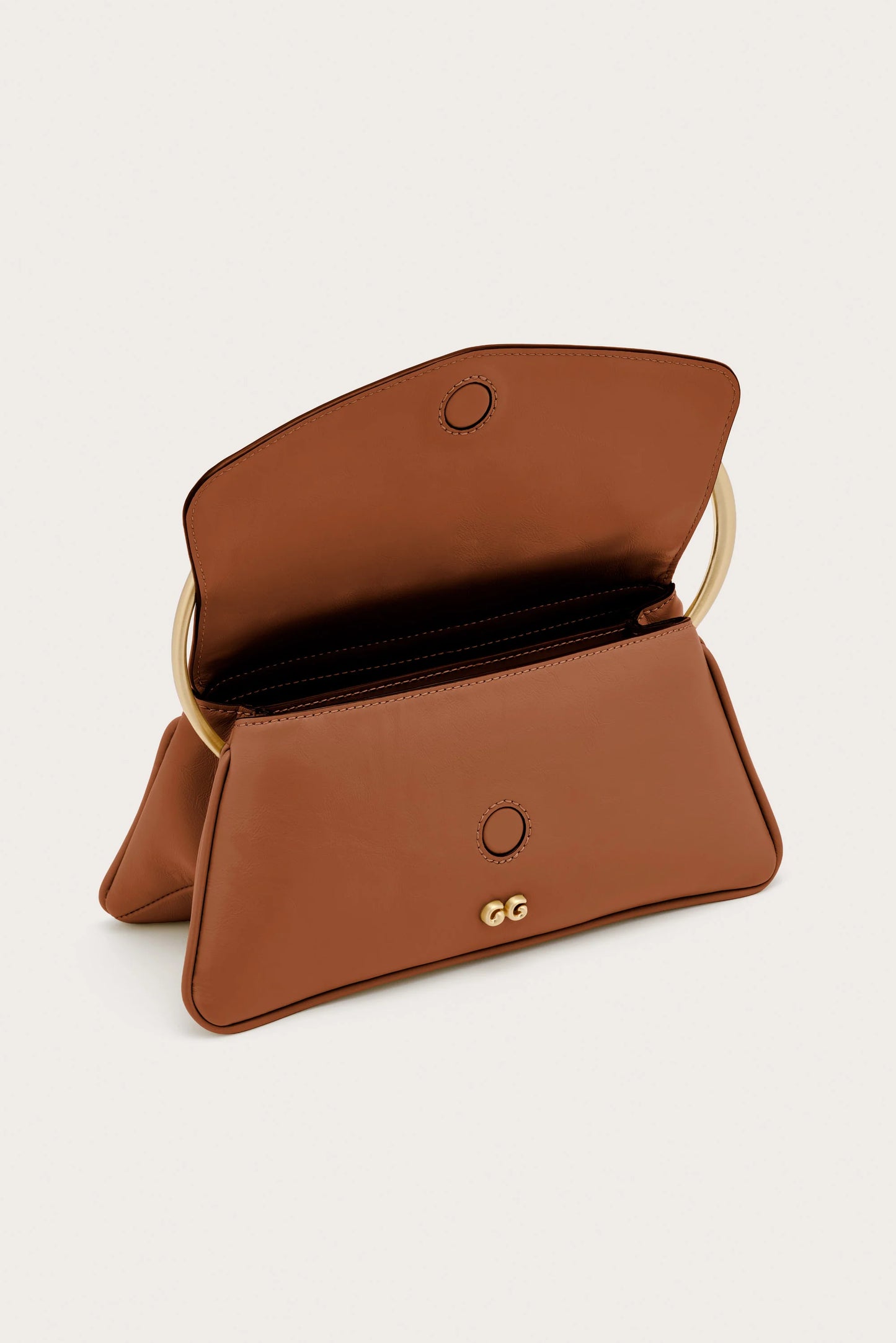 Bolso Emily de Cult Gaia en color nude, con asa superior y diseño elegante para mujer, en material de alta calidad.