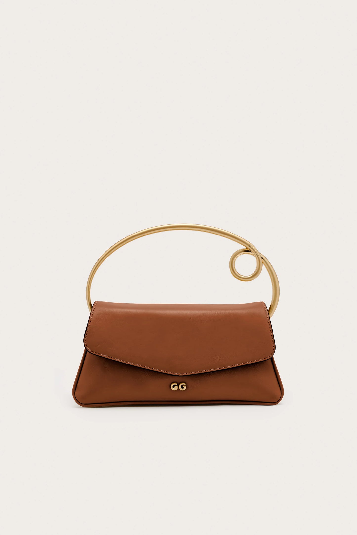 Bolso Emily de Cult Gaia con asa superior y diseño elegante, en color neutro y acabado de alta calidad.