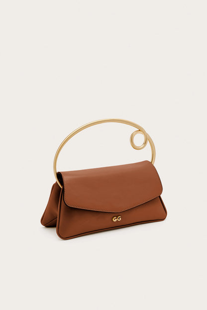 Bolso Emily de CULT GAIA con asa superior, diseño elegante y moderno en color neutro, para ocasiones casuales y formales.