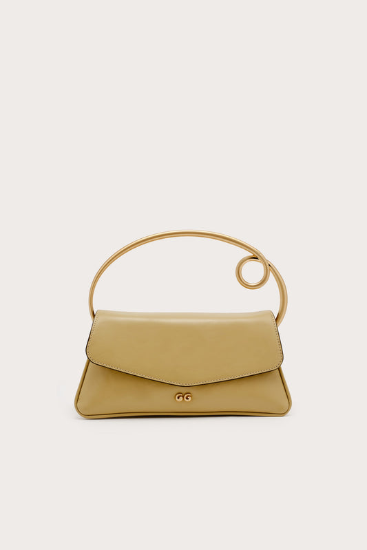 Bolso Emily de Cult Gaia en color neutro, con asas superiores y diseño elegante, visible en la imagen.