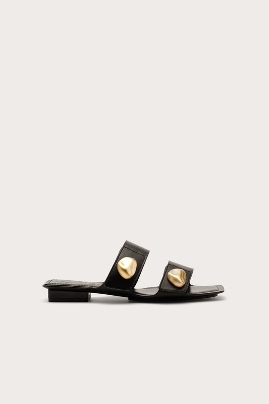 Sandalia Ezra de CULT GAIA en negro, con diseño elegante y detalles en la parte superior, calzado de moda para mujer.
