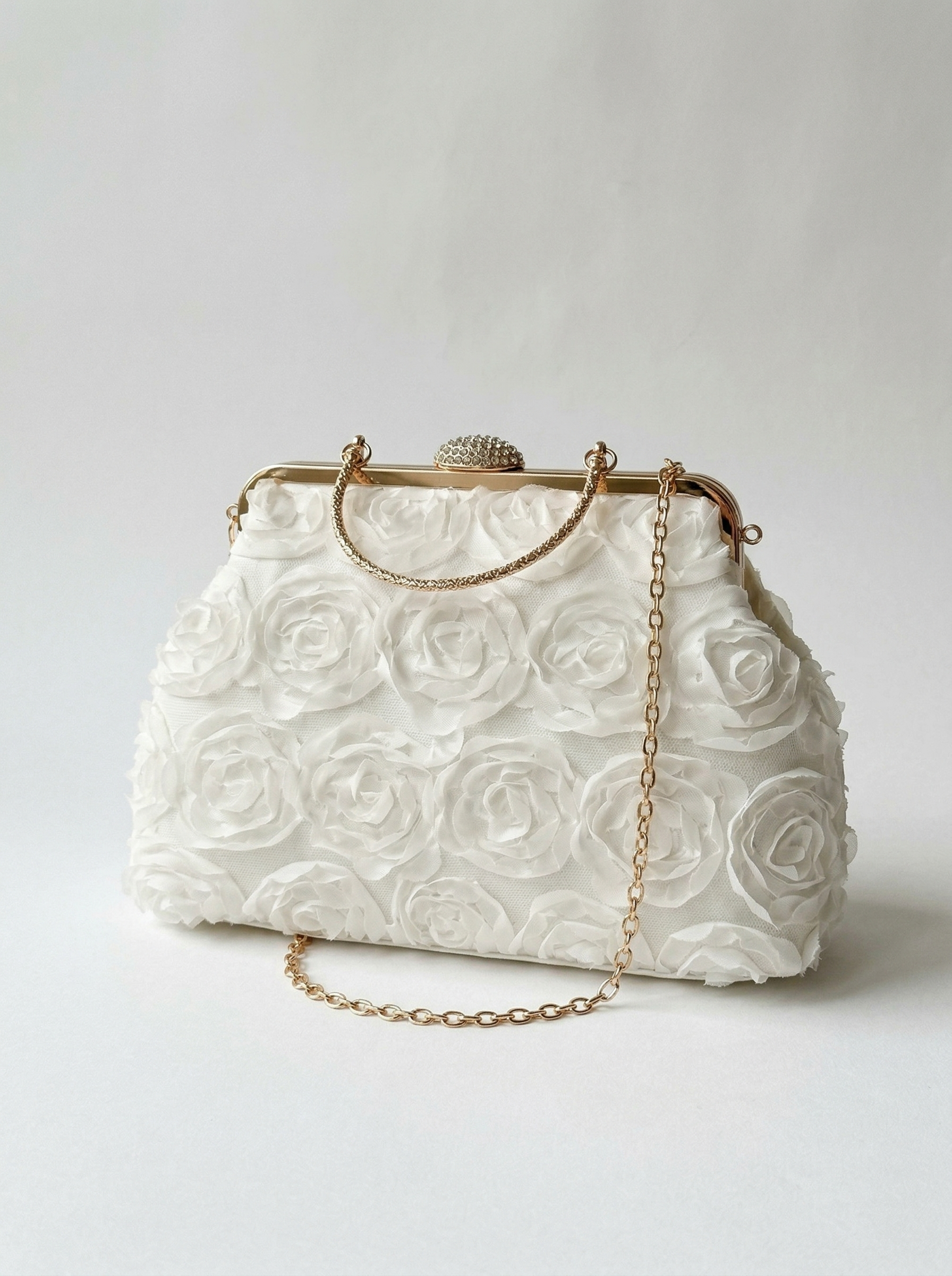 Bolso de mano elegante Flora de NOA FERRER, con diseño sofisticado y detalles en material de alta calidad.