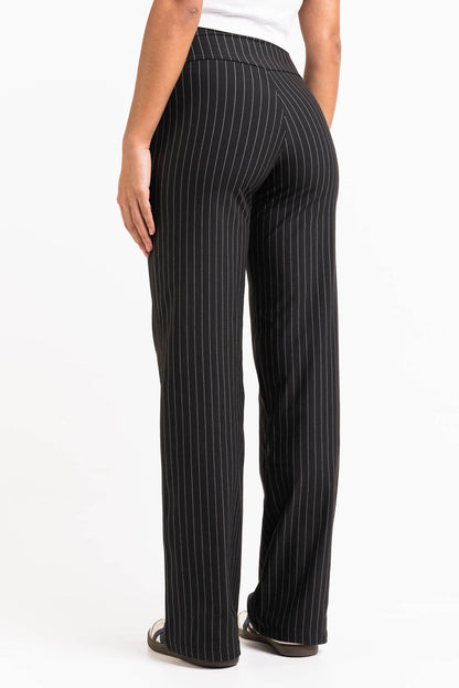 Pantalón elástico de tiro medio de la marca MADLADY, con diseño cómodo y ajustado, visible en la imagen PAN1916-2.